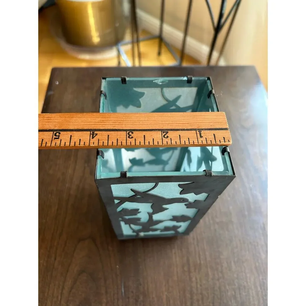 Unbranded hummingbird candle